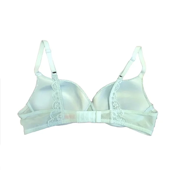 ⭐️ HOST PICK ⭐️ Wireless Lace Push Up Bra 38C - Picture 2 of 5